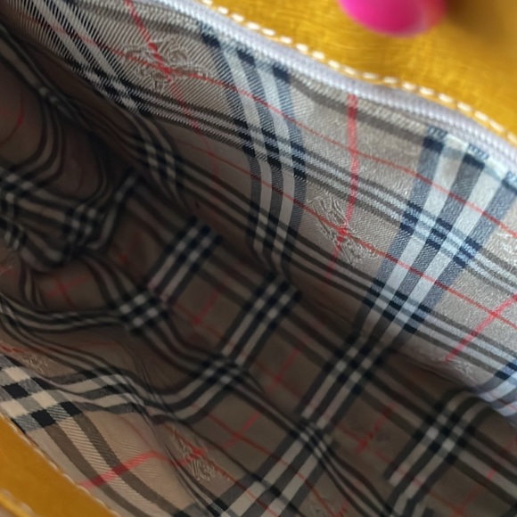 AUTHENTIC/VINTAGE BURBERRY HANDBAG #0824C. - Picture 8 of 17